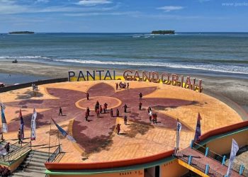 Pantai Gandoriah. Foto: Mardian