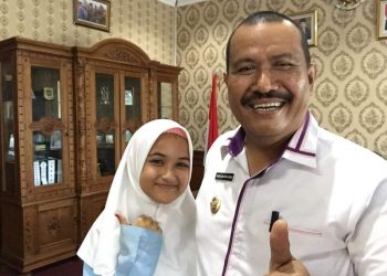 Indah bersama wakil walikota Pariaman, Mardison Mahyuddin.