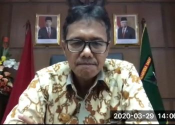 Gubernur Sumbar Irwan Prayitno lakukan wawancara online dengan sejumlah jurnalis Mingu, 29/3.