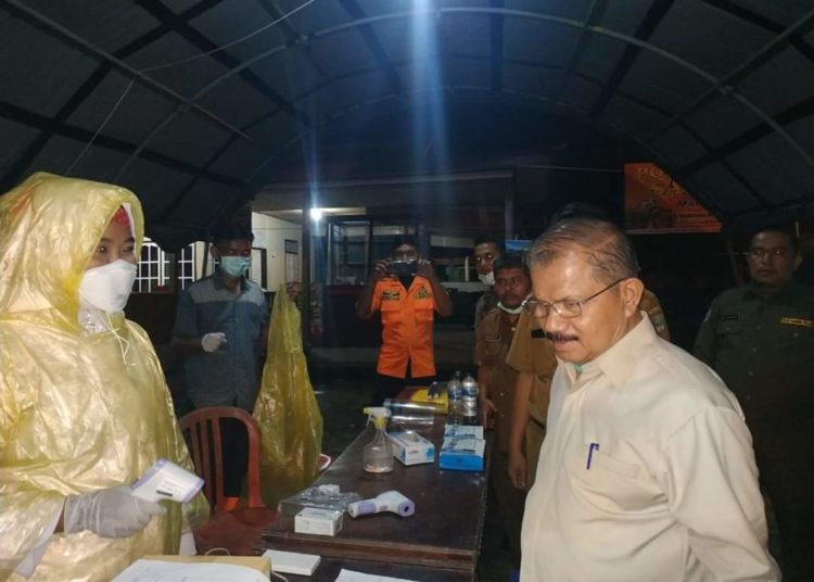 Bupati Padangpariaman, Ali Mukhni pantau posko tanggap darurat Covid 19, Senin, 6/4.