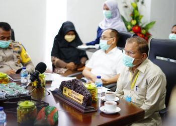 Bupati Padangpariaman video confrence dengan Gubernur Sumbar, Rabu, 15/4.