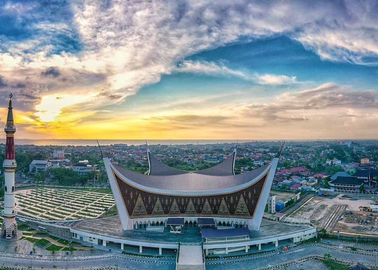 Masjid Raya Sumbar. (Foto: Afdalamran)