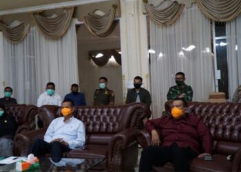 Walikota Pariaman Video Conference dengan Gubernur Sumbar, Jumat, 1/5.