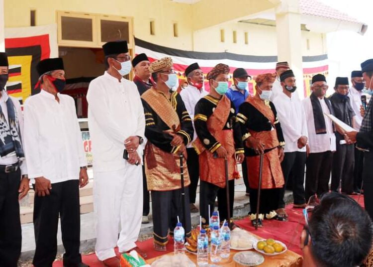 Mukhlis Rahman kukuhkan pengurus KAN III Koto Naras, Rabu, 26/8.