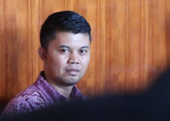 Ibnu Sectio Caisaria.