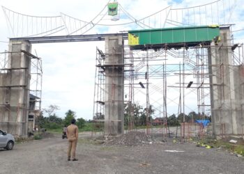 Gerbang asrama haji di Padangpariaman.