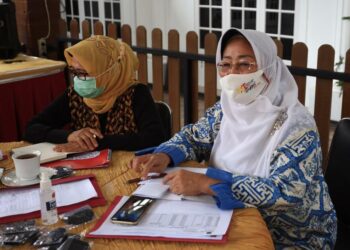 Wartawati Nasrul Abit. (Jilban putih)