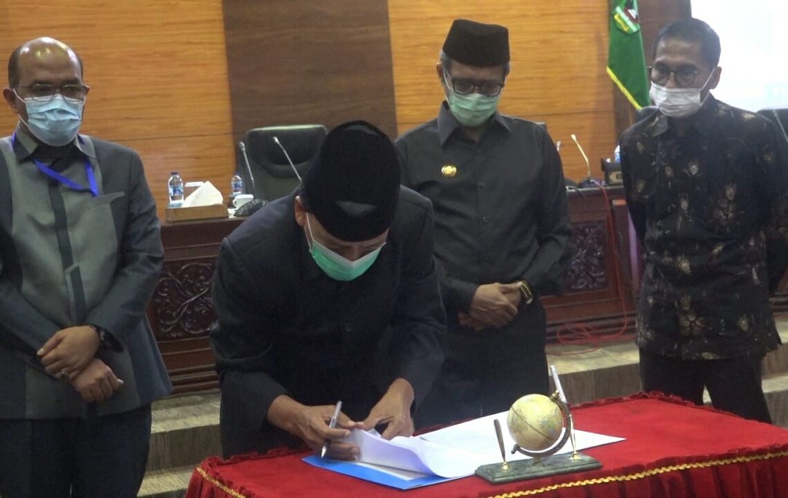 DPRD Sumbar sahkan Perda Adaptasi Kebiasaan Baru, Jumat, 11/9.