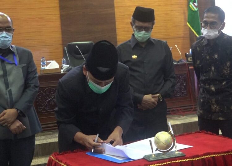 DPRD Sumbar sahkan Perda Adaptasi Kebiasaan Baru, Jumat, 11/9.