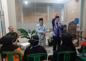 Maigus Nasir bersama Ali Mukhni di Berok Nanggalo, 4/10.