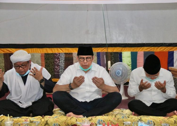 Mulyadi - Ali Mukhni di pesantren Nurul Yakin Sadaniyah, Jumat, 16/10.
