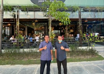 Muhammad Ikhbal bersama Asman Abnur.