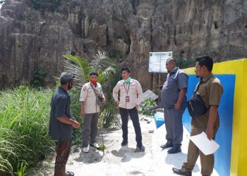 Inspektur Hendra Aswara melakukan pembinaan keuangan dan peninjauan Pamsimas kepada nagari Lubuk Alung di Lubuk Alung, Selasa (22/12)