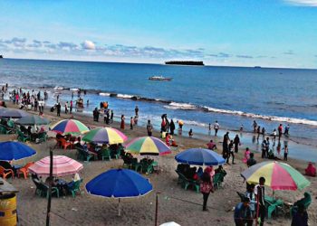 Pantai Gandoriah. (Sumbar Travel)
