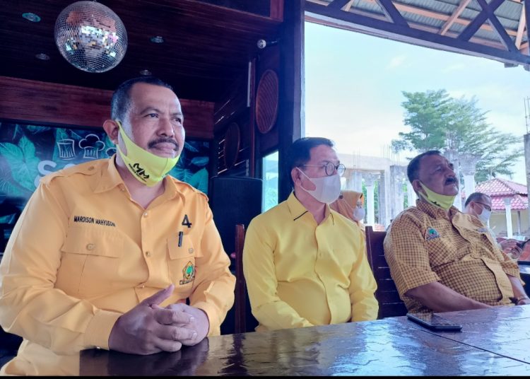 Mardison Mahyuddin bersama ketua dan sekretaris DPD Golkar Sumbar.