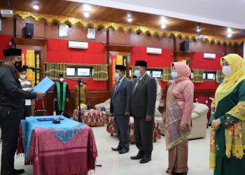 Mardison lantik pejabat di lingkungan Pemko Pariaman, Selasa, 2/3.