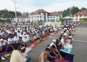 Ilustrasi shalat idul fitri.