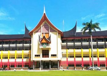 Kantor gubernur Sumbar. (Haluan)