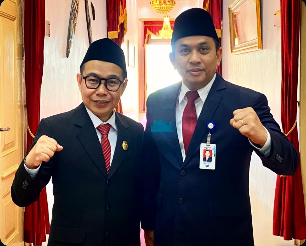 Musfi Yendra bersama Dirut Bank Nagari, Gusti Candra.