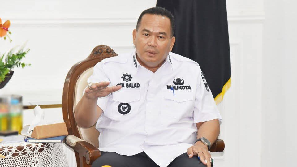 Walikota Pariaman, Yota Balad.