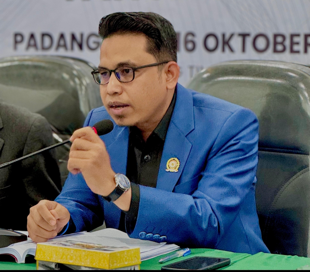 Ketua Komisi Informasi Sumatera Barat, Idham Fadhli.